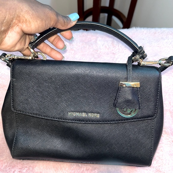 Handbags - Authentic Michael Kors Purse